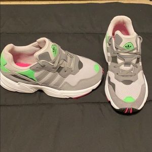 Adidas Young 96 size 6 Youth